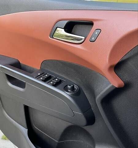 Коричневий Шевроле Сонік, об'ємом двигуна 1.8 л та пробігом 162 тис. км за 8300 $, фото 4 на Automoto.ua