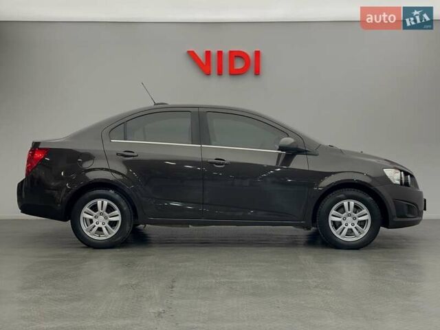 Коричневый Шевроле Соник, объемом двигателя 1.6 л и пробегом 163 тыс. км за 7471 $, фото 3 на Automoto.ua