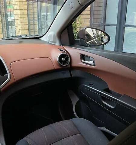 Коричневий Шевроле Сонік, об'ємом двигуна 1.8 л та пробігом 162 тис. км за 8300 $, фото 5 на Automoto.ua