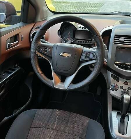 Коричневий Шевроле Сонік, об'ємом двигуна 1.8 л та пробігом 162 тис. км за 8300 $, фото 2 на Automoto.ua