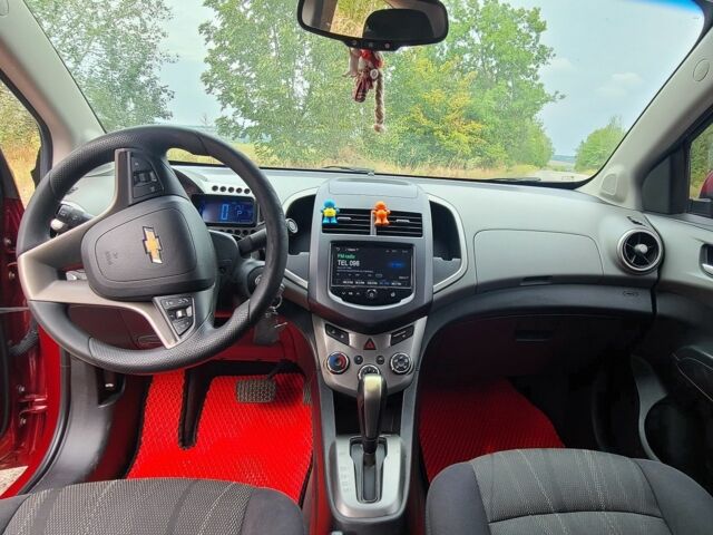 Красный Шевроле Соник, объемом двигателя 0 л и пробегом 179 тыс. км за 5999 $, фото 4 на Automoto.ua