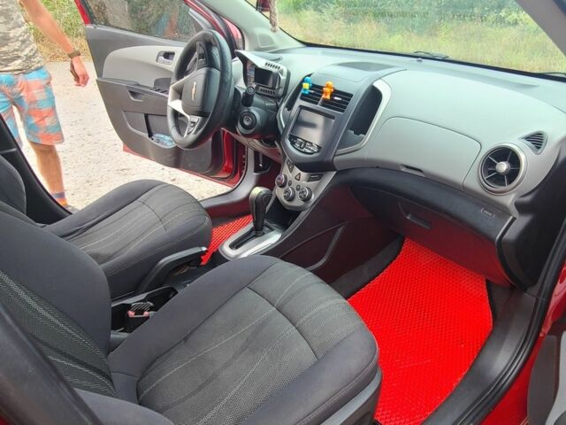 Красный Шевроле Соник, объемом двигателя 0 л и пробегом 179 тыс. км за 5999 $, фото 3 на Automoto.ua