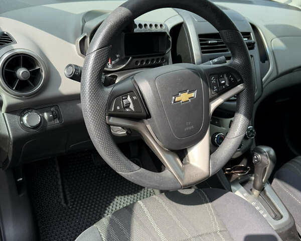 Шевроле Соник, объемом двигателя 1.4 л и пробегом 240 тыс. км за 2500 $, фото 6 на Automoto.ua