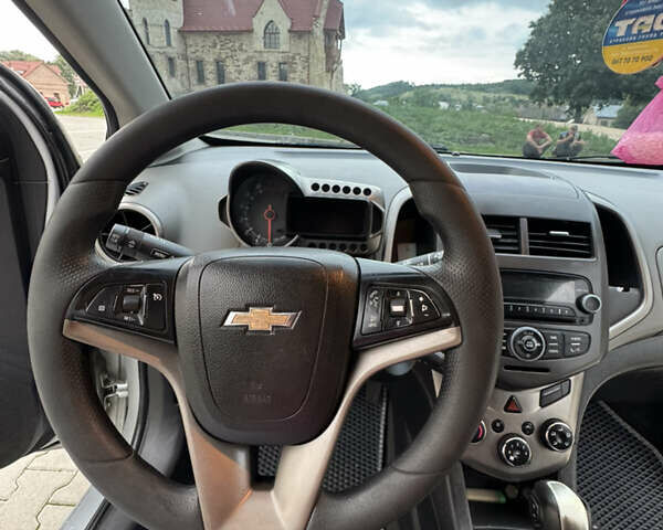 Серый Шевроле Соник, объемом двигателя 1.8 л и пробегом 251 тыс. км за 5950 $, фото 10 на Automoto.ua
