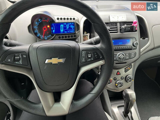 Сірий Шевроле Сонік, об'ємом двигуна 1.8 л та пробігом 147 тис. км за 5500 $, фото 3 на Automoto.ua