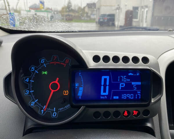 Серый Шевроле Соник, объемом двигателя 1.8 л и пробегом 189 тыс. км за 6650 $, фото 23 на Automoto.ua
