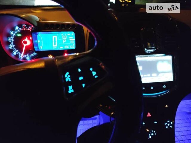 Серый Шевроле Соник, объемом двигателя 1.8 л и пробегом 220 тыс. км за 9000 $, фото 5 на Automoto.ua