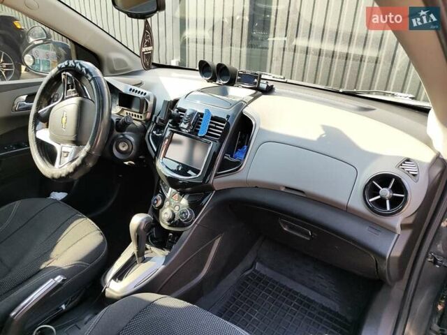 Серый Шевроле Соник, объемом двигателя 1.8 л и пробегом 220 тыс. км за 9000 $, фото 28 на Automoto.ua