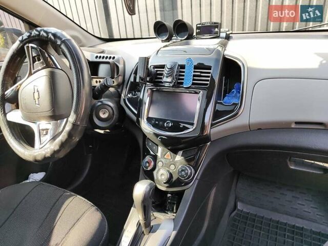 Серый Шевроле Соник, объемом двигателя 1.8 л и пробегом 220 тыс. км за 9000 $, фото 26 на Automoto.ua