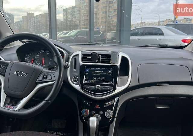 Серый Шевроле Соник, объемом двигателя 1.36 л и пробегом 46 тыс. км за 9990 $, фото 22 на Automoto.ua