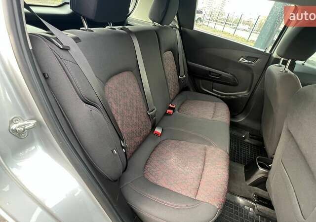 Серый Шевроле Соник, объемом двигателя 1.36 л и пробегом 46 тыс. км за 9990 $, фото 10 на Automoto.ua
