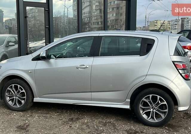 Серый Шевроле Соник, объемом двигателя 1.36 л и пробегом 46 тыс. км за 9990 $, фото 3 на Automoto.ua