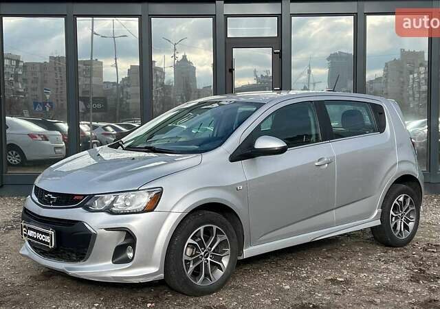 Серый Шевроле Соник, объемом двигателя 1.36 л и пробегом 46 тыс. км за 9990 $, фото 2 на Automoto.ua