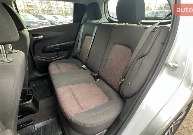 Серый Шевроле Соник, объемом двигателя 1.36 л и пробегом 46 тыс. км за 9990 $, фото 9 на Automoto.ua