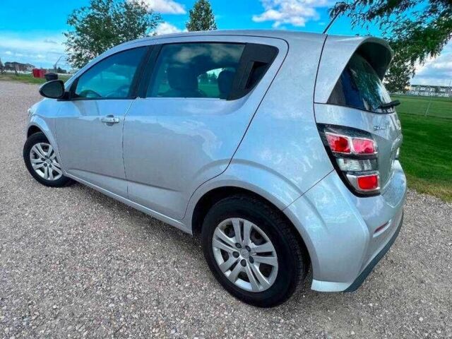 Серый Шевроле Соник, объемом двигателя 1.4 л и пробегом 33 тыс. км за 1500 $, фото 2 на Automoto.ua