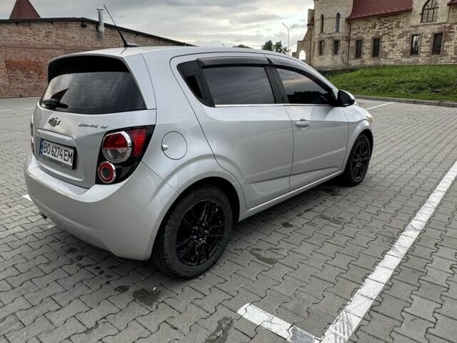 Серый Шевроле Соник, объемом двигателя 1.8 л и пробегом 251 тыс. км за 5950 $, фото 5 на Automoto.ua