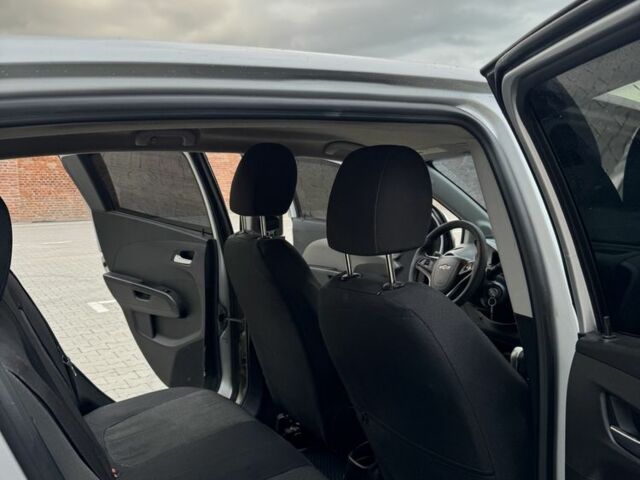 Серый Шевроле Соник, объемом двигателя 1.8 л и пробегом 251 тыс. км за 5950 $, фото 7 на Automoto.ua