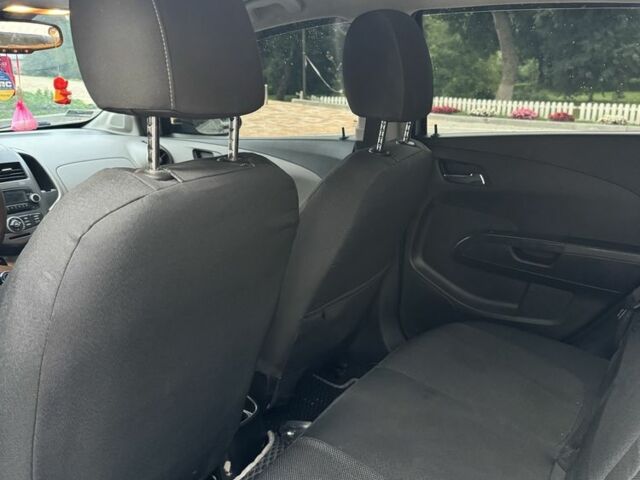 Серый Шевроле Соник, объемом двигателя 1.8 л и пробегом 251 тыс. км за 5950 $, фото 18 на Automoto.ua