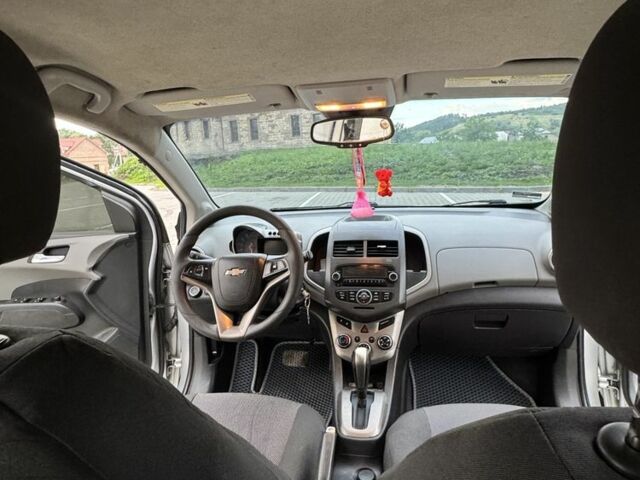 Серый Шевроле Соник, объемом двигателя 1.8 л и пробегом 251 тыс. км за 5950 $, фото 9 на Automoto.ua