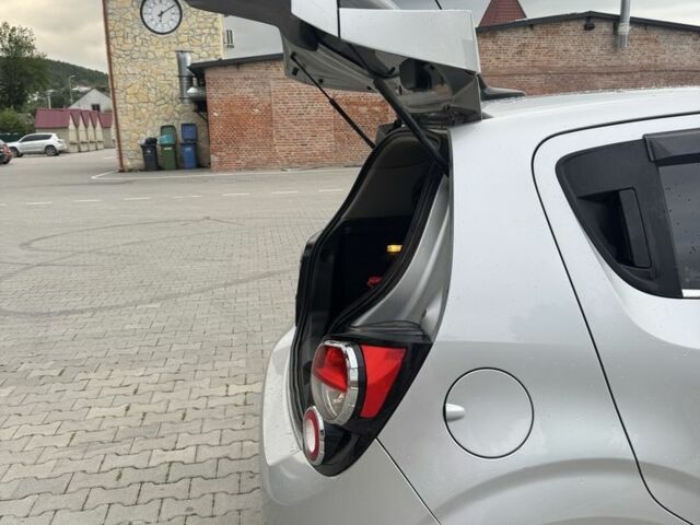 Серый Шевроле Соник, объемом двигателя 1.8 л и пробегом 251 тыс. км за 5950 $, фото 21 на Automoto.ua