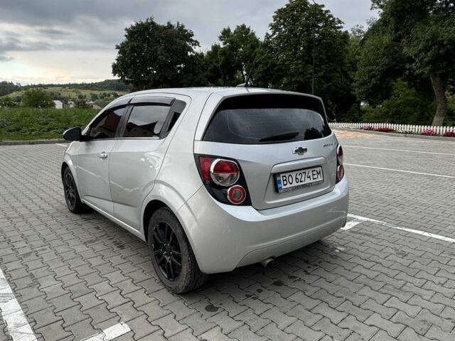 Серый Шевроле Соник, объемом двигателя 1.8 л и пробегом 251 тыс. км за 5950 $, фото 3 на Automoto.ua