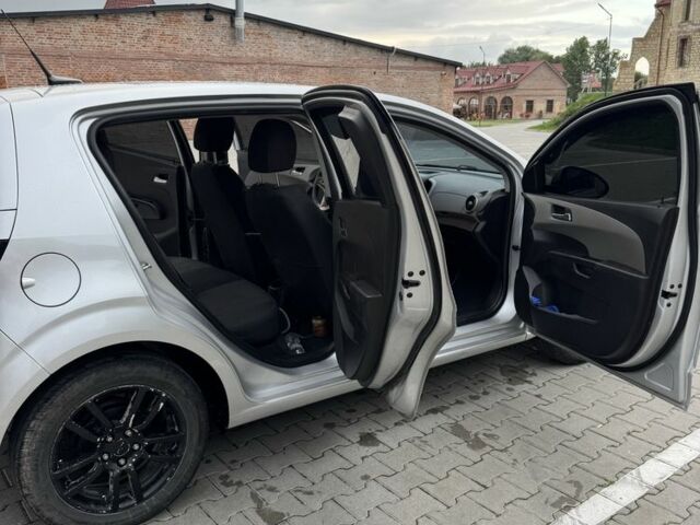 Серый Шевроле Соник, объемом двигателя 1.8 л и пробегом 251 тыс. км за 5950 $, фото 6 на Automoto.ua