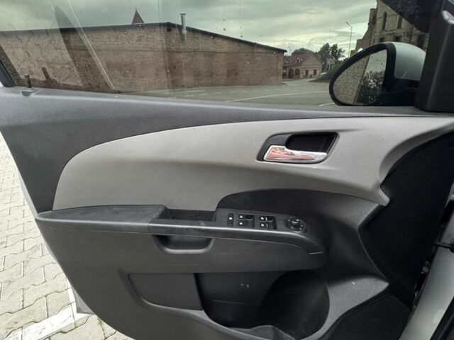 Серый Шевроле Соник, объемом двигателя 1.8 л и пробегом 251 тыс. км за 5950 $, фото 15 на Automoto.ua