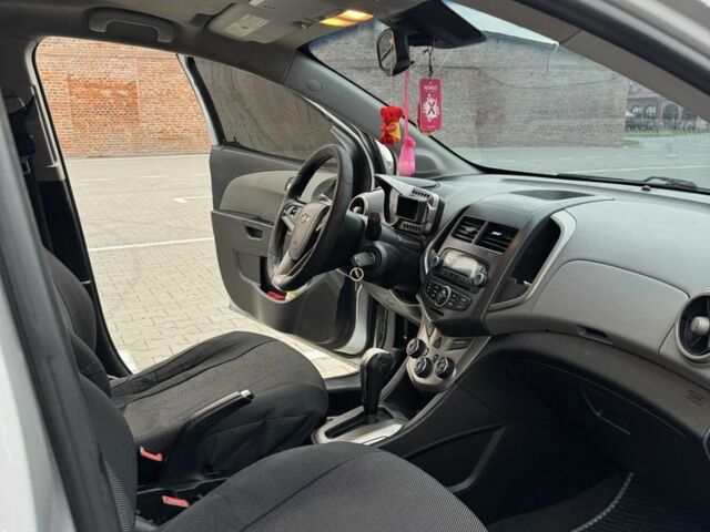 Серый Шевроле Соник, объемом двигателя 1.8 л и пробегом 251 тыс. км за 5950 $, фото 8 на Automoto.ua