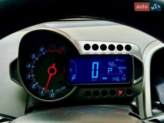 Серый Шевроле Соник, объемом двигателя 1.8 л и пробегом 320 тыс. км за 5500 $, фото 24 на Automoto.ua