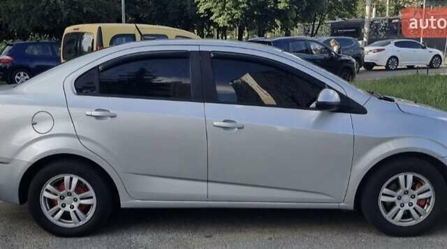 Сірий Шевроле Сонік, об'ємом двигуна 1.8 л та пробігом 268 тис. км за 5500 $, фото 4 на Automoto.ua