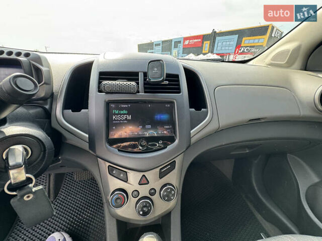 Сірий Шевроле Сонік, об'ємом двигуна 1.4 л та пробігом 226 тис. км за 5900 $, фото 11 на Automoto.ua