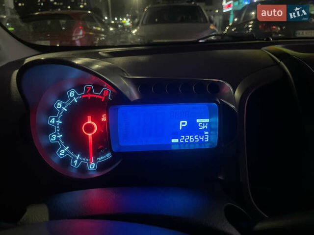 Сірий Шевроле Сонік, об'ємом двигуна 1.4 л та пробігом 226 тис. км за 5900 $, фото 15 на Automoto.ua