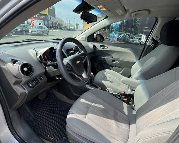 Сірий Шевроле Сонік, об'ємом двигуна 1.4 л та пробігом 226 тис. км за 5900 $, фото 8 на Automoto.ua