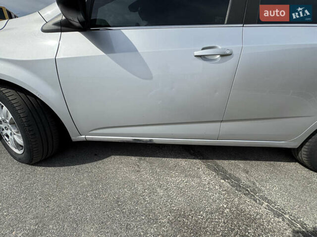 Сірий Шевроле Сонік, об'ємом двигуна 1.4 л та пробігом 226 тис. км за 5900 $, фото 14 на Automoto.ua