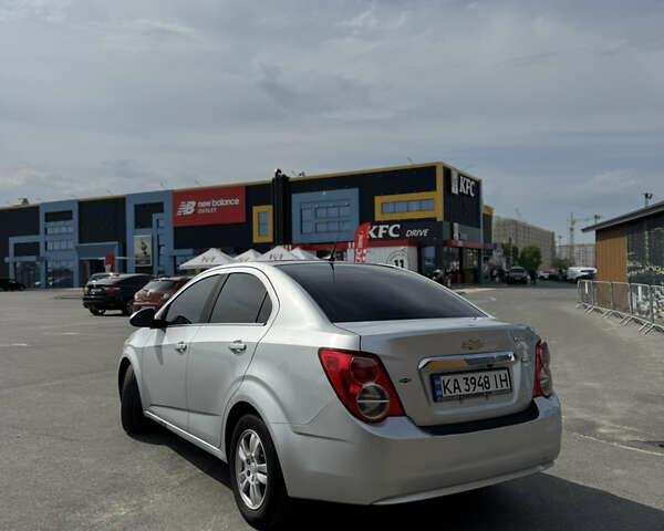 Сірий Шевроле Сонік, об'ємом двигуна 1.4 л та пробігом 226 тис. км за 5900 $, фото 5 на Automoto.ua