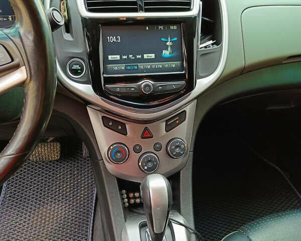 Серый Шевроле Соник, объемом двигателя 1.4 л и пробегом 228 тыс. км за 9500 $, фото 2 на Automoto.ua