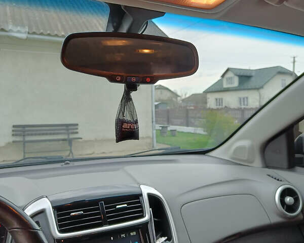 Серый Шевроле Соник, объемом двигателя 1.4 л и пробегом 228 тыс. км за 9500 $, фото 11 на Automoto.ua