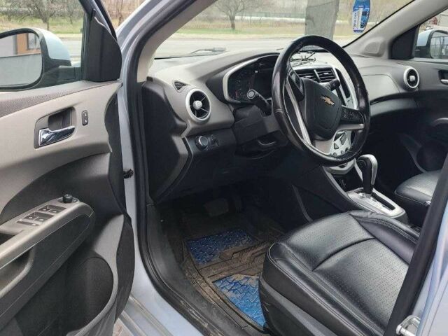 Серый Шевроле Соник, объемом двигателя 1.4 л и пробегом 129 тыс. км за 8500 $, фото 6 на Automoto.ua