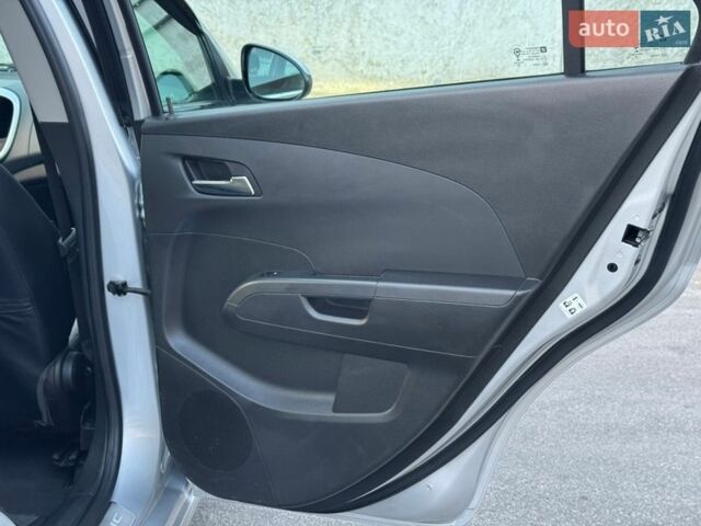Сірий Шевроле Сонік, об'ємом двигуна 1.8 л та пробігом 103 тис. км за 9699 $, фото 27 на Automoto.ua