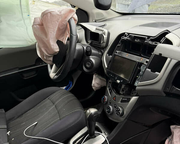 Синій Шевроле Сонік, об'ємом двигуна 1.36 л та пробігом 240 тис. км за 2400 $, фото 3 на Automoto.ua