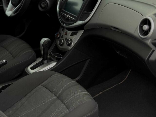 Синий Шевроле Соник, объемом двигателя 1.8 л и пробегом 132 тыс. км за 10000 $, фото 7 на Automoto.ua