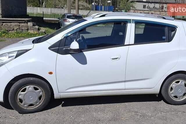 Білий Шевроле Спарк, об'ємом двигуна 1 л та пробігом 254 тис. км за 5400 $, фото 2 на Automoto.ua