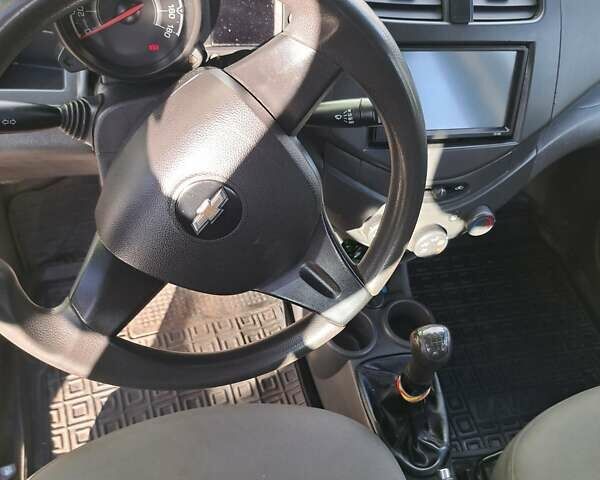 Белый Шевроле Спарк, объемом двигателя 1 л и пробегом 155 тыс. км за 4600 $, фото 7 на Automoto.ua