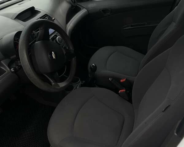 Шевроле Спарк 2010 у Києві на Automoto.ua Білий Шевроле Спарк, об'ємом двигуна 1 л та пробігом 219 тис. км за 4500 $, фото 19 на Automoto.ua