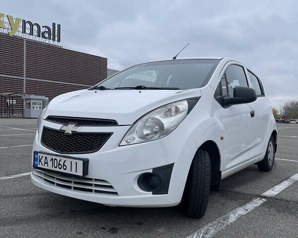 Шевроле Спарк 2010 у Києві на Automoto.ua Білий Шевроле Спарк, об'ємом двигуна 1 л та пробігом 219 тис. км за 4500 $, фото 2 на Automoto.ua