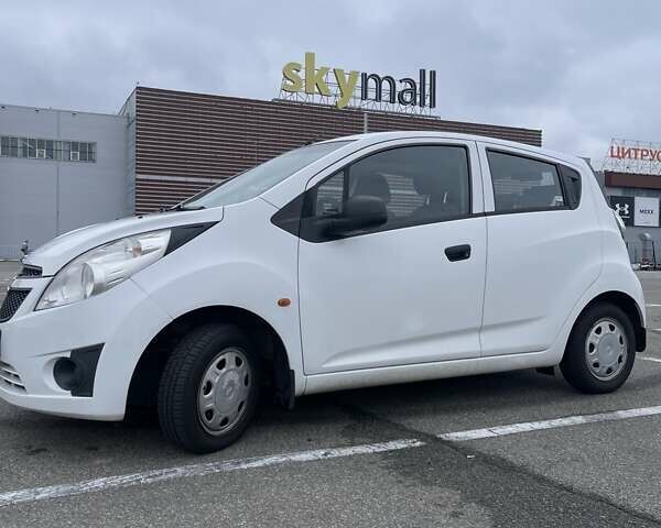 Шевроле Спарк 2010 у Києві на Automoto.ua Білий Шевроле Спарк, об'ємом двигуна 1 л та пробігом 219 тис. км за 4500 $, фото 8 на Automoto.ua