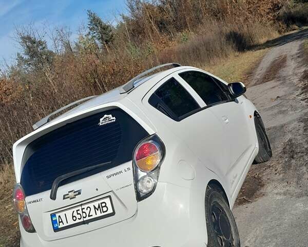 Білий Шевроле Спарк, об'ємом двигуна 1.2 л та пробігом 179 тис. км за 4700 $, фото 9 на Automoto.ua
