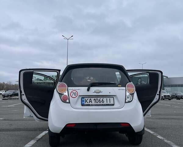 Шевроле Спарк 2010 у Києві на Automoto.ua Білий Шевроле Спарк, об'ємом двигуна 1 л та пробігом 219 тис. км за 4500 $, фото 11 на Automoto.ua