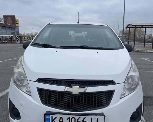 Шевроле Спарк 2010 у Києві на Automoto.ua Білий Шевроле Спарк, об'ємом двигуна 1 л та пробігом 219 тис. км за 4500 $, фото 13 на Automoto.ua