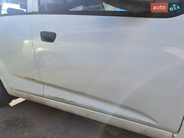 Белый Шевроле Спарк, объемом двигателя 1 л и пробегом 155 тыс. км за 4600 $, фото 3 на Automoto.ua